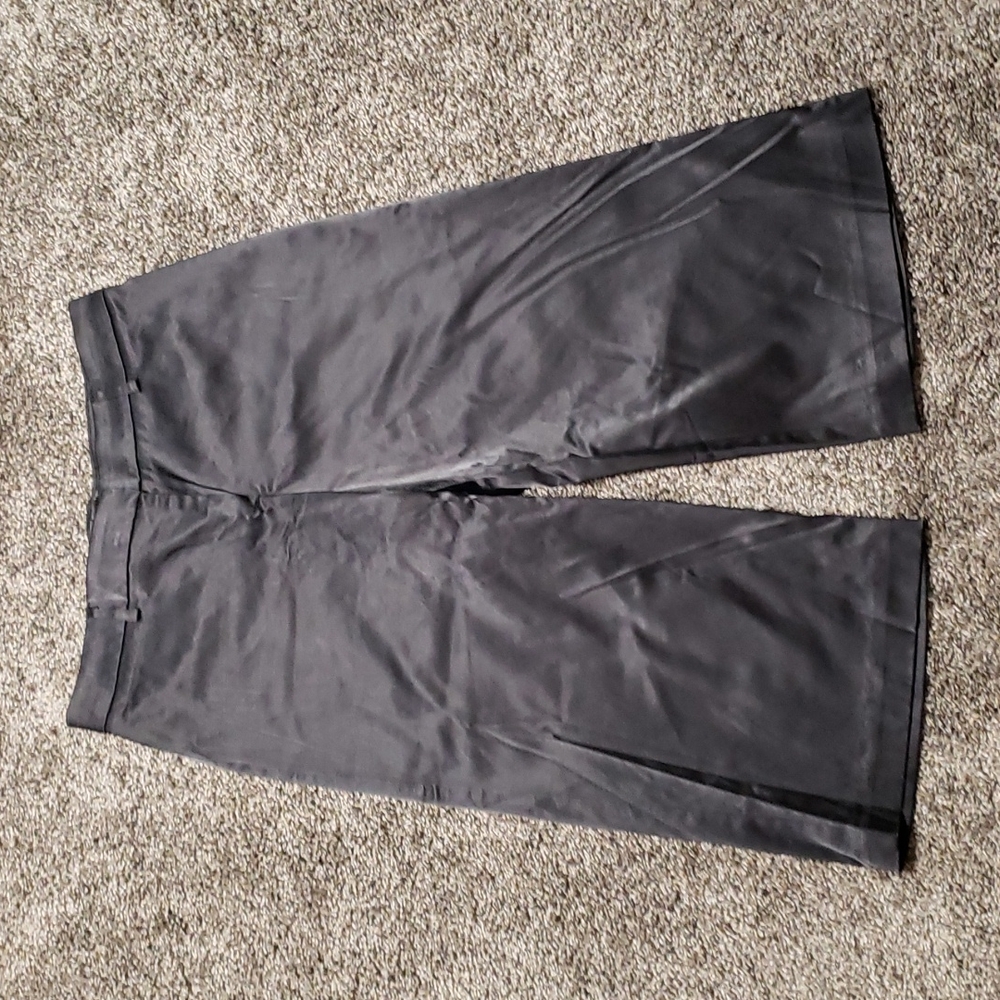 INC International Concepts Black Shiny Straight Leg Capri Size 10